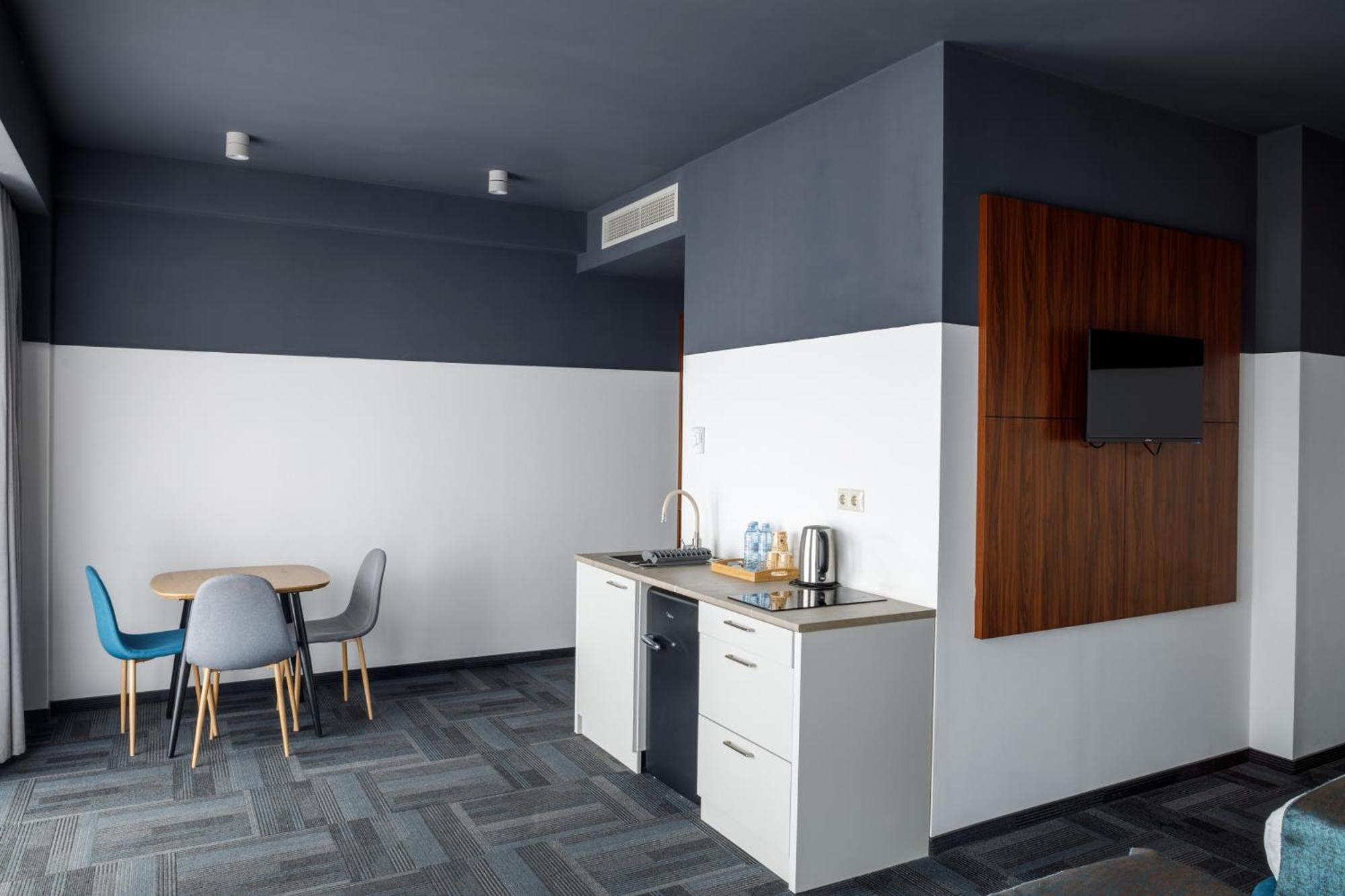 Address Inn Тбилиси Екстериор снимка