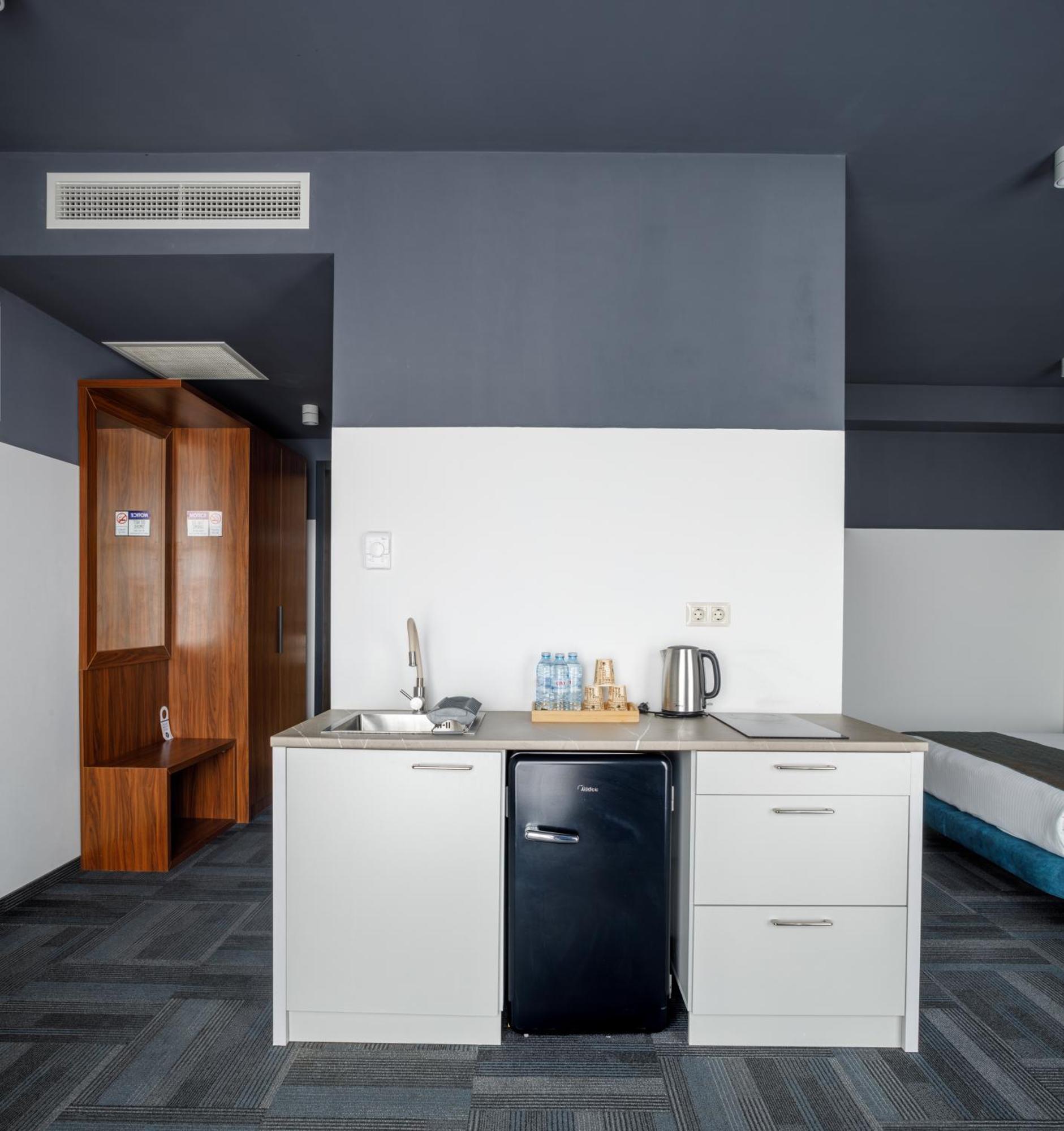Address Inn Тбилиси Екстериор снимка