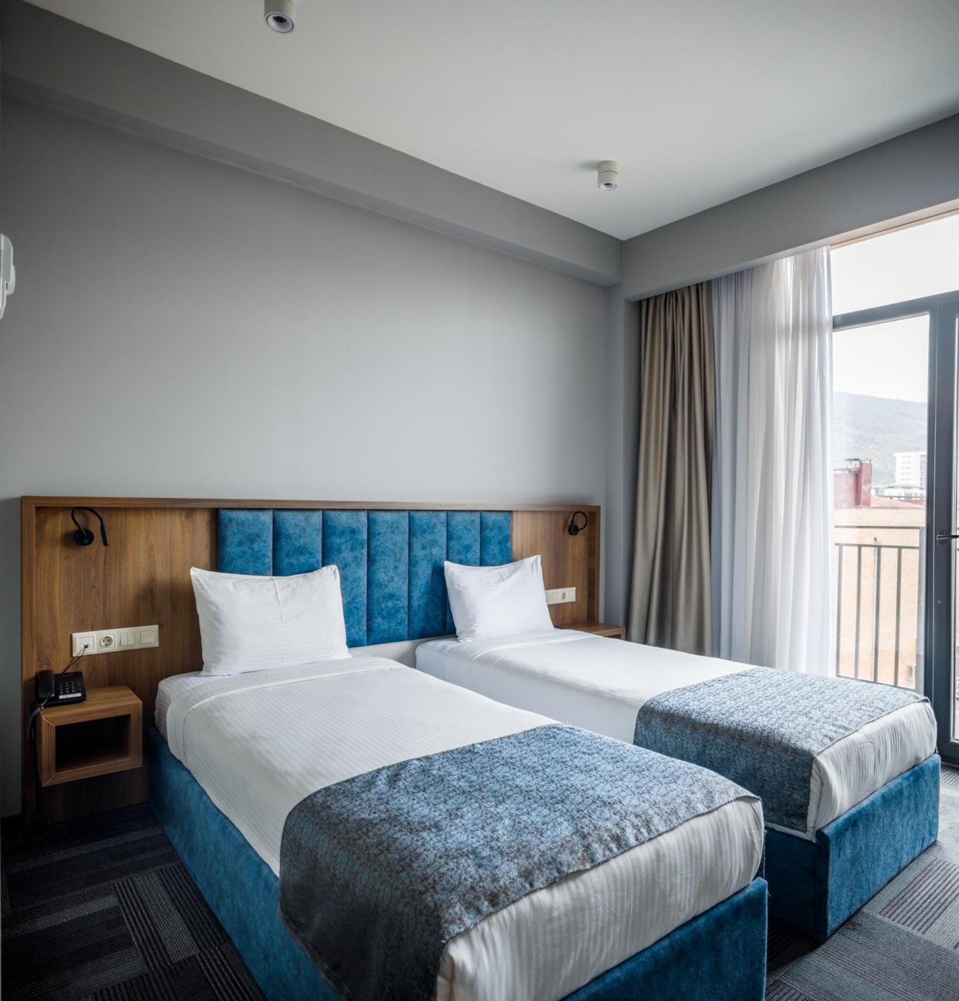 Address Inn Тбилиси Екстериор снимка