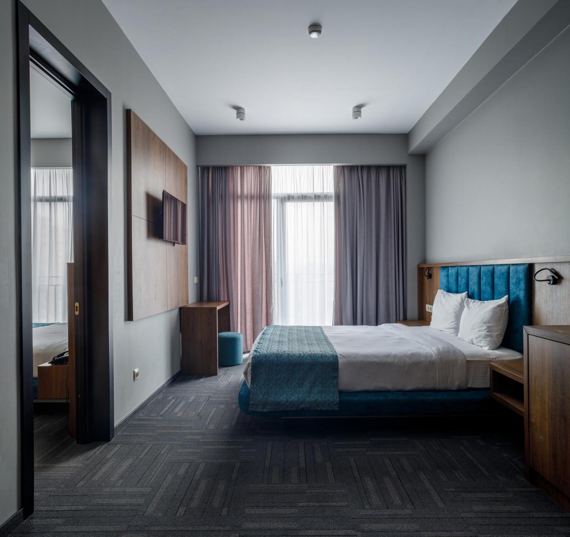 Address Inn Тбилиси Екстериор снимка